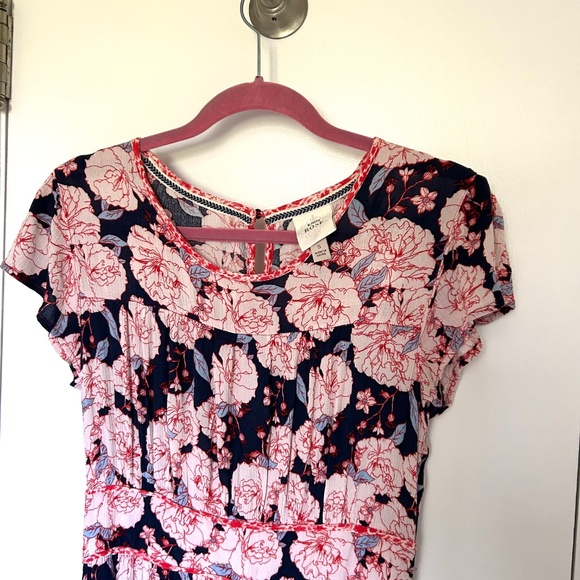 Knox Rose Dress with tiered layers and Short Sleeves - Picture 5 of 13